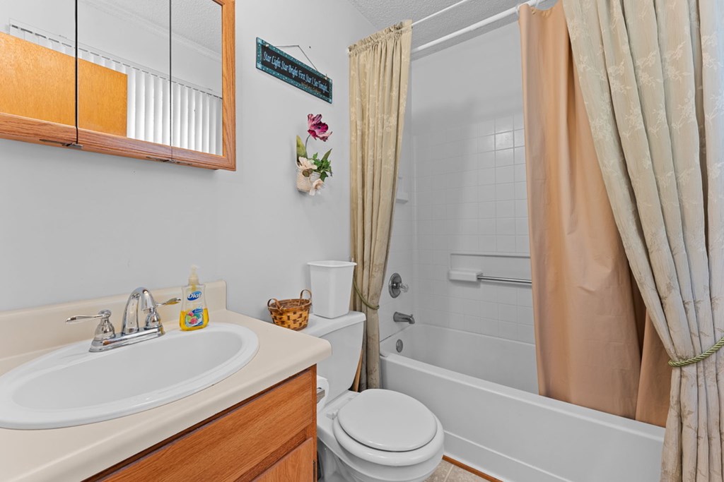 39 Woodcove Dr, Franklin