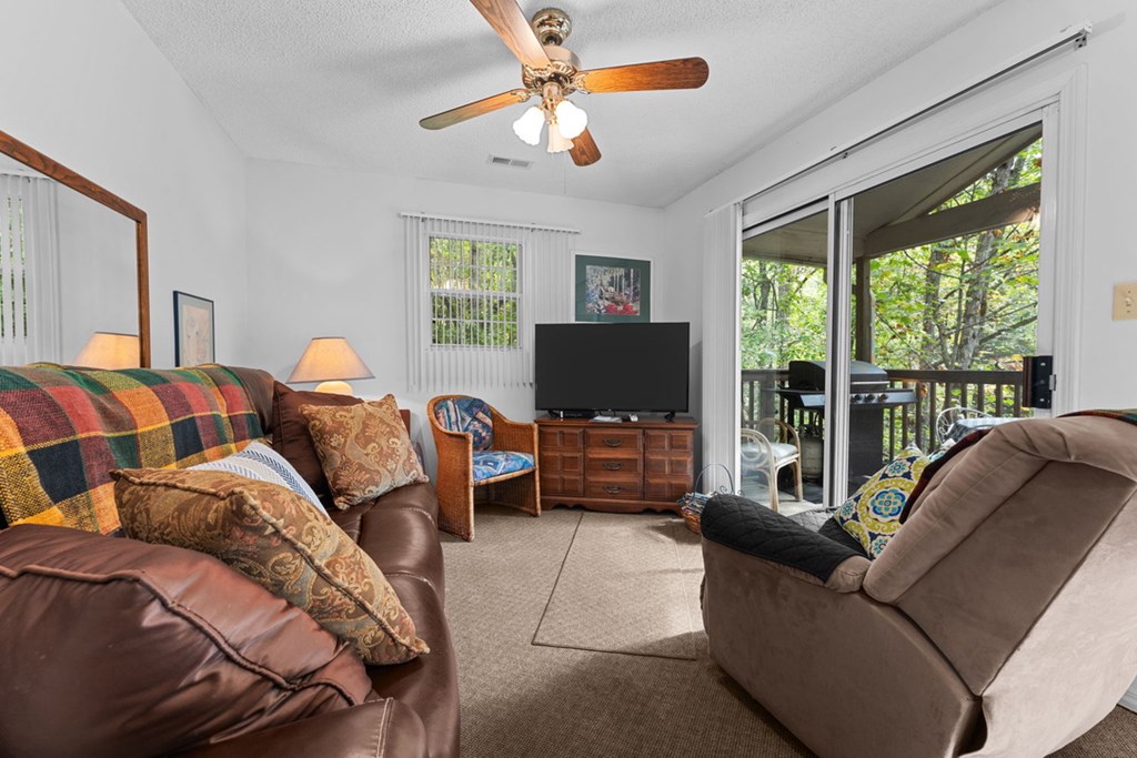 39 Woodcove Dr, Franklin