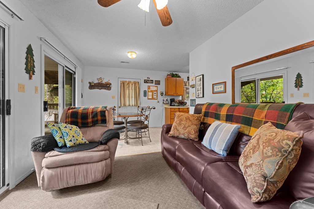 39 Woodcove Dr, Franklin