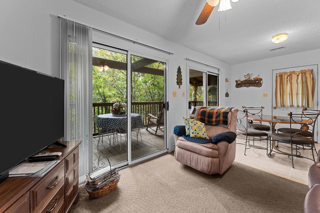 39 Woodcove Dr, Franklin