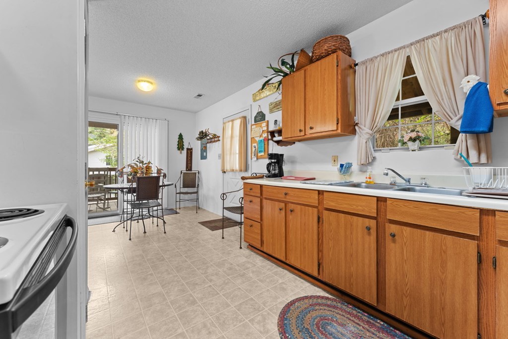 39 Woodcove Dr, Franklin