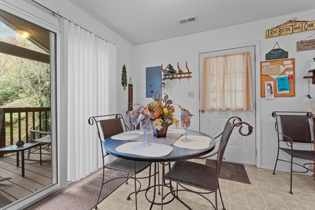 39 Woodcove Dr, Franklin