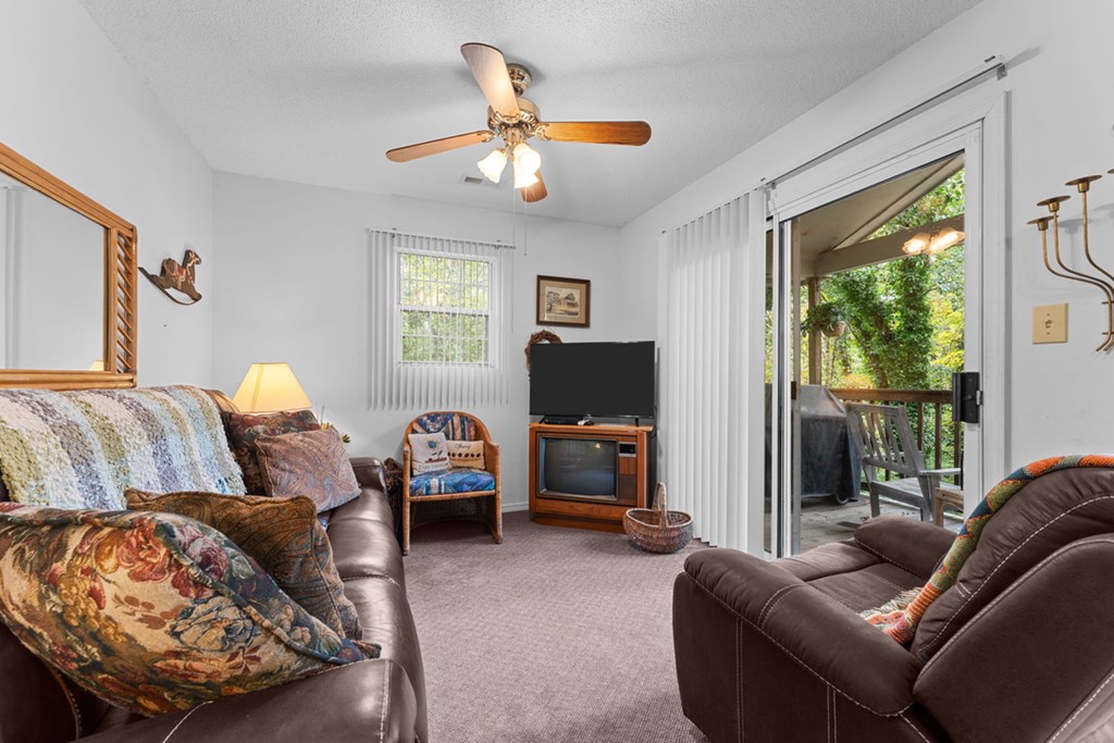 39 Woodcove Dr, Franklin