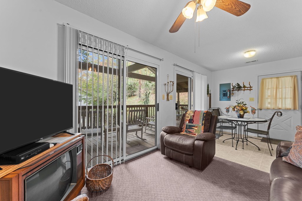 39 Woodcove Dr, Franklin