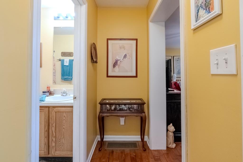 46 Ivar St