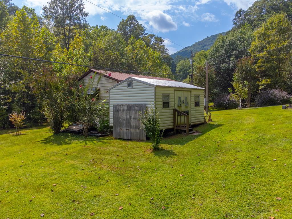 685 Peeks Creek Road