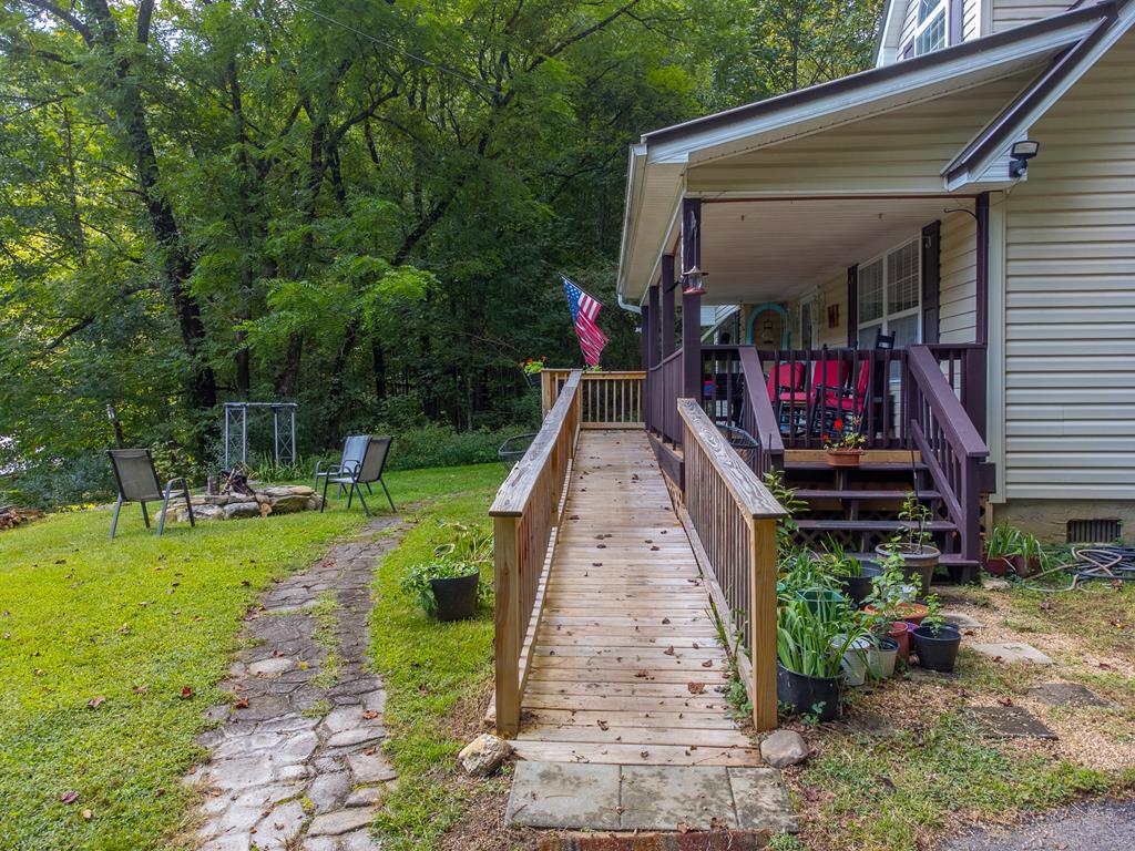 685 Peeks Creek Road