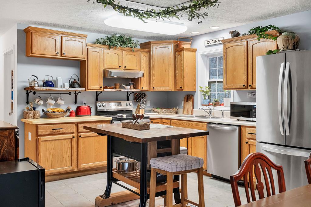 685 Peeks Creek Road