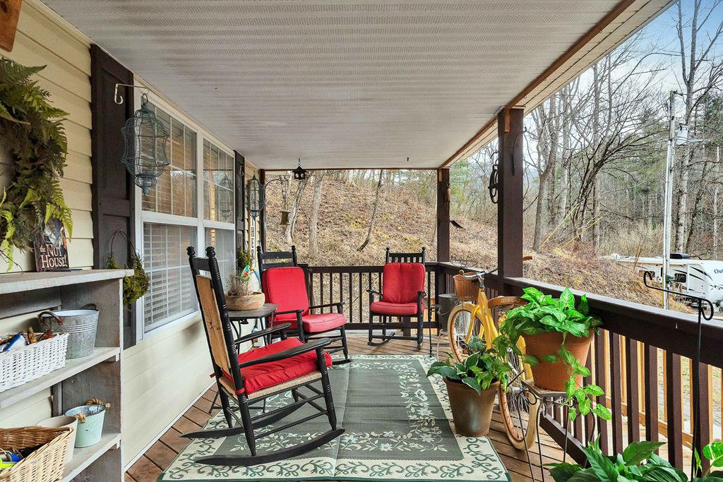 685 Peeks Creek Road