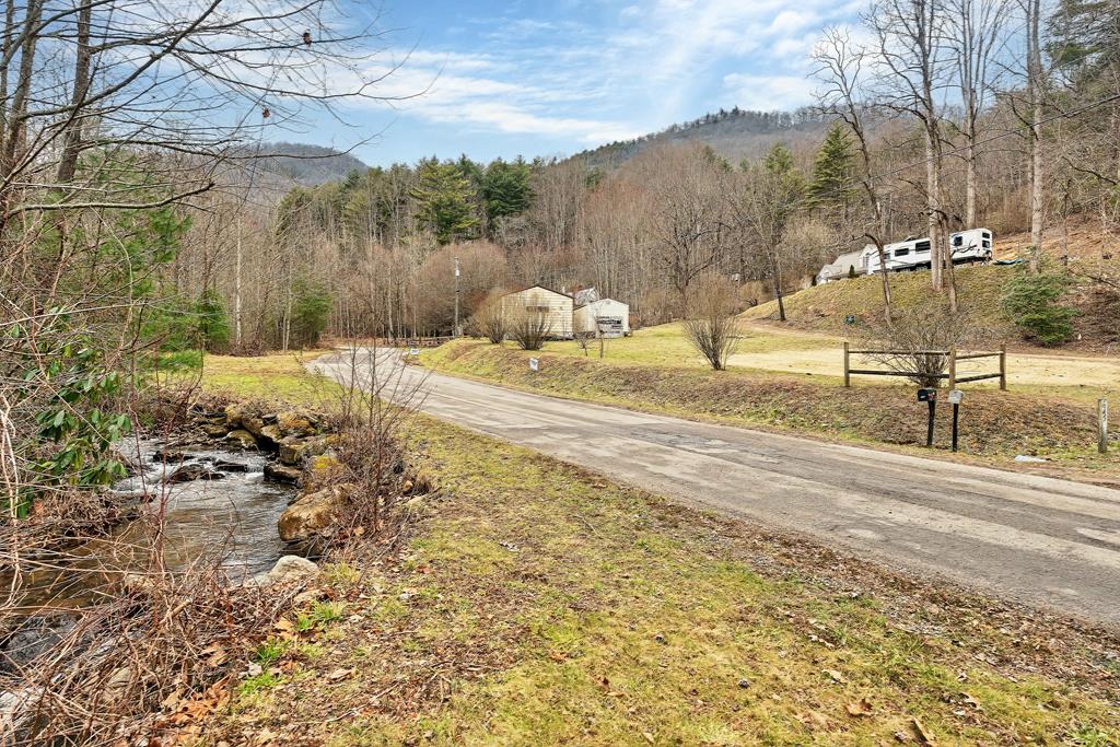 685 Peeks Creek Road