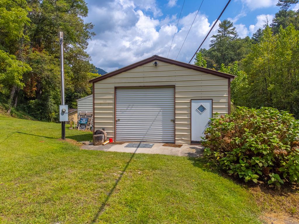 685 Peeks Creek Road