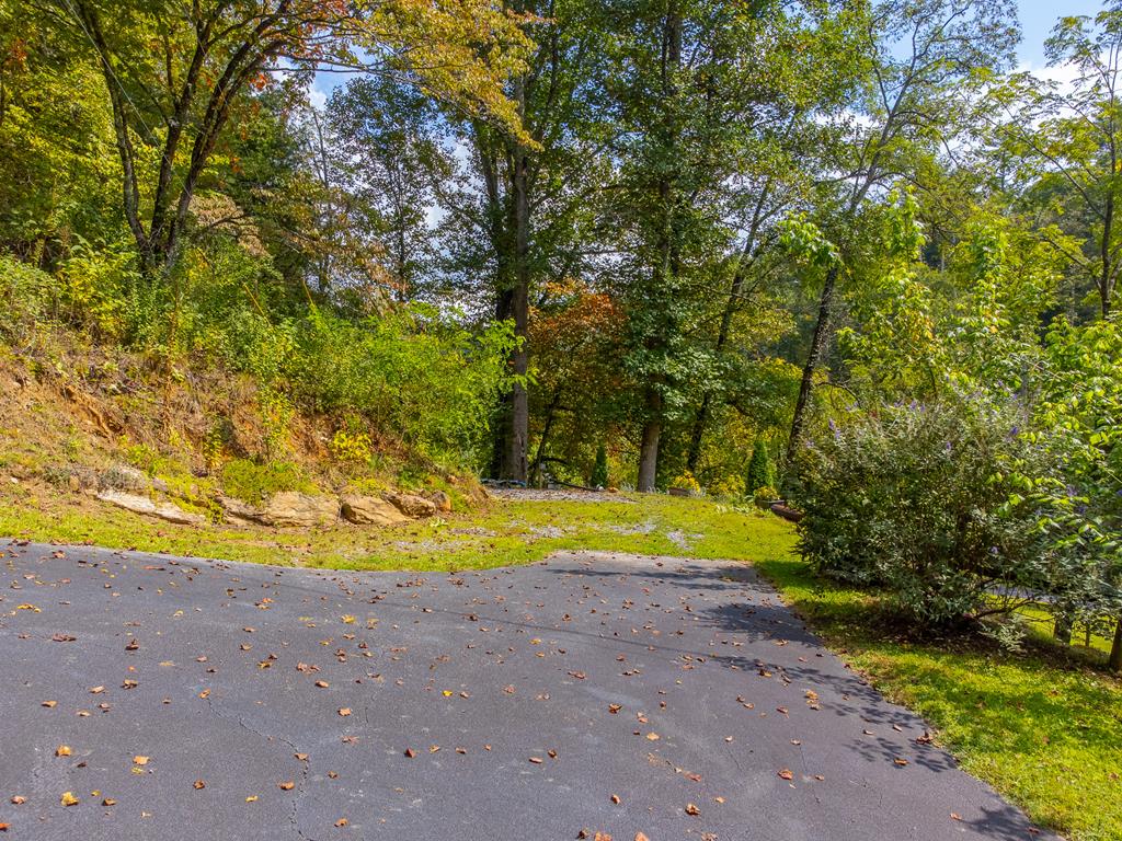 685 Peeks Creek Road