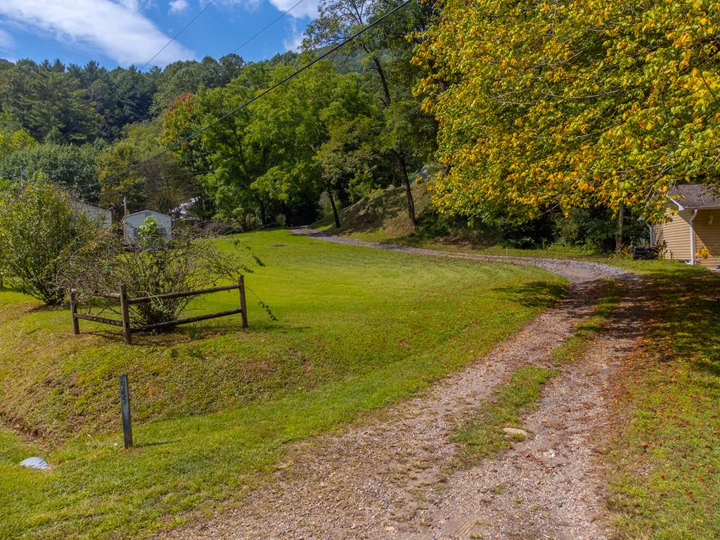 685 Peeks Creek Road