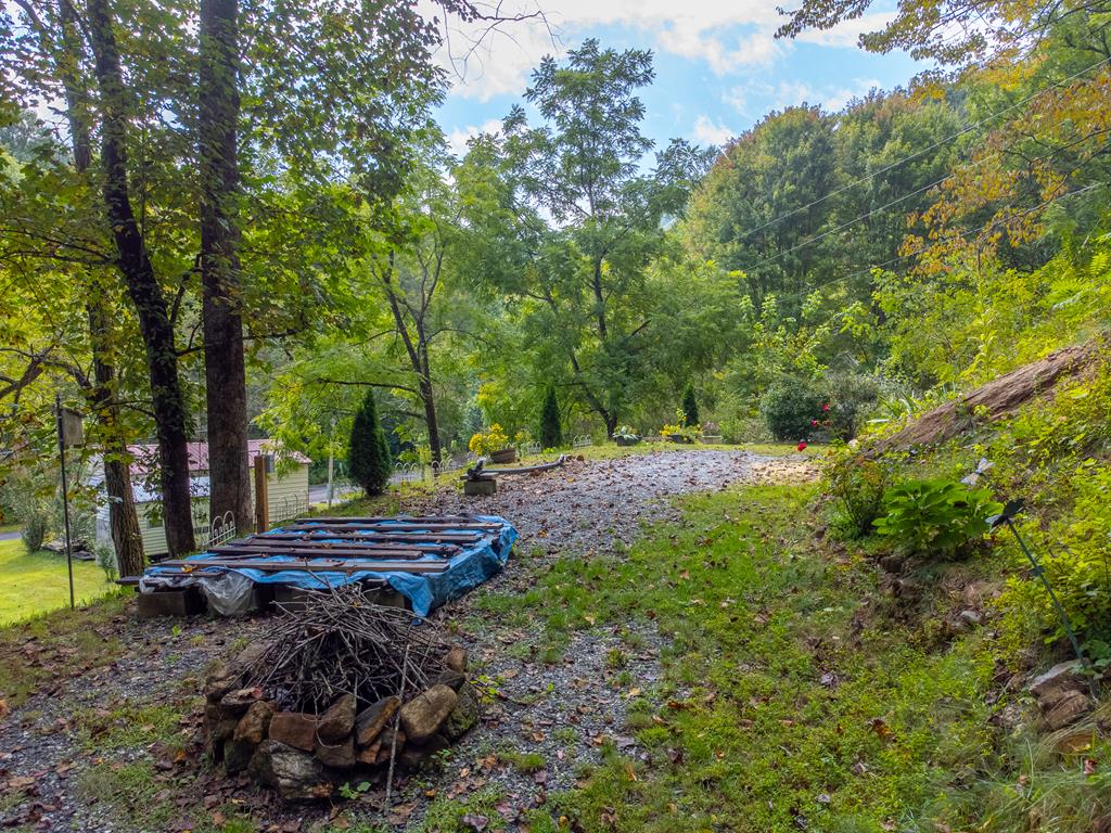 685 Peeks Creek Road