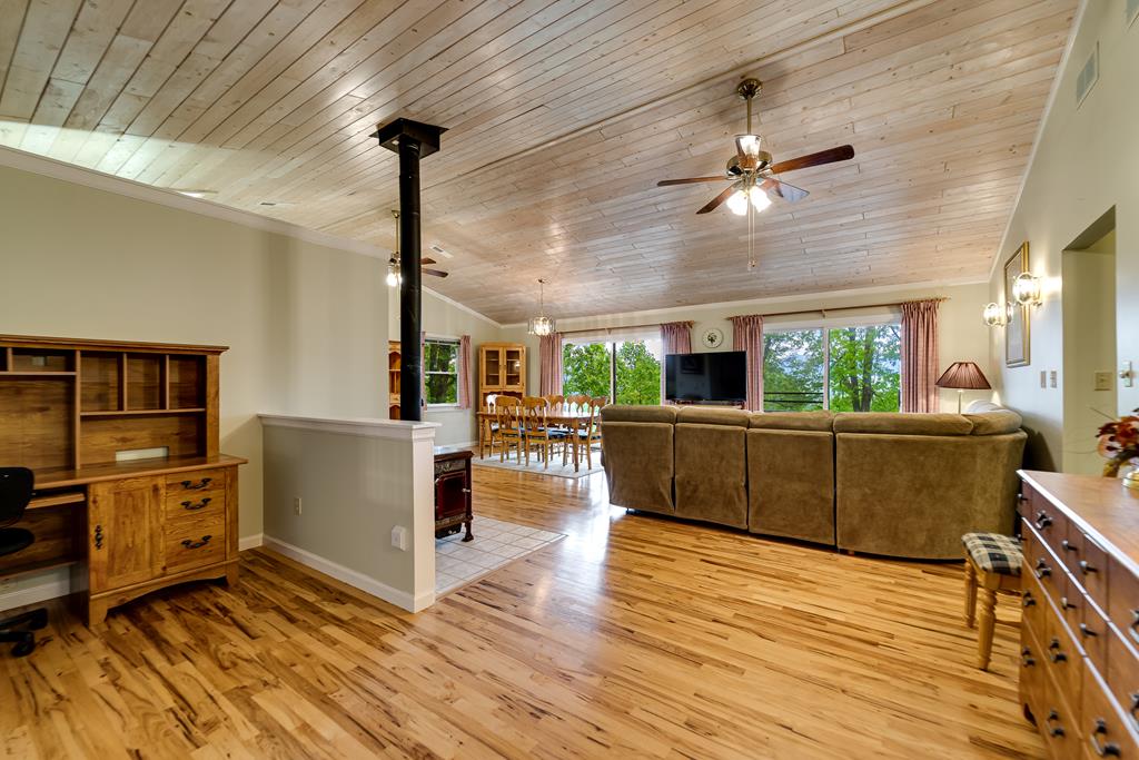 611 Garden Flats Road