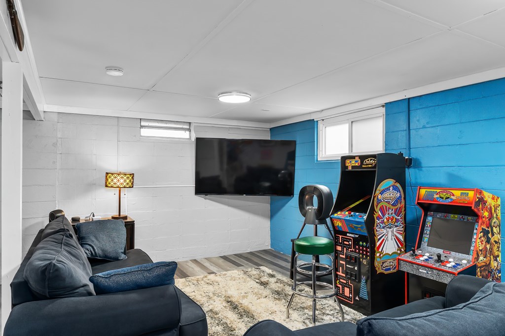 30 MAXIES CORNER