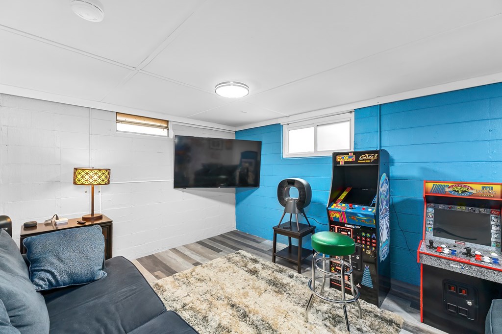 30 MAXIES CORNER