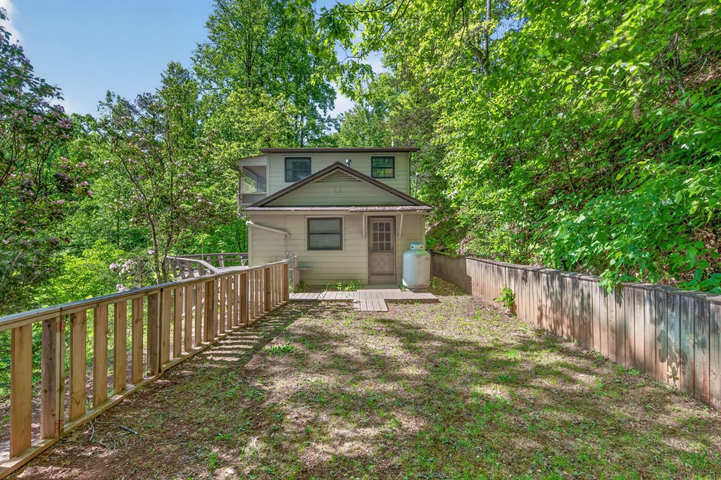 393 Echo High Rd