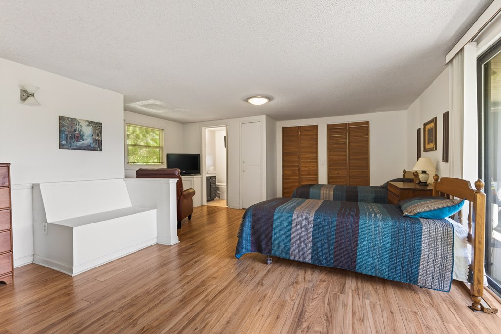 393 Echo High Rd