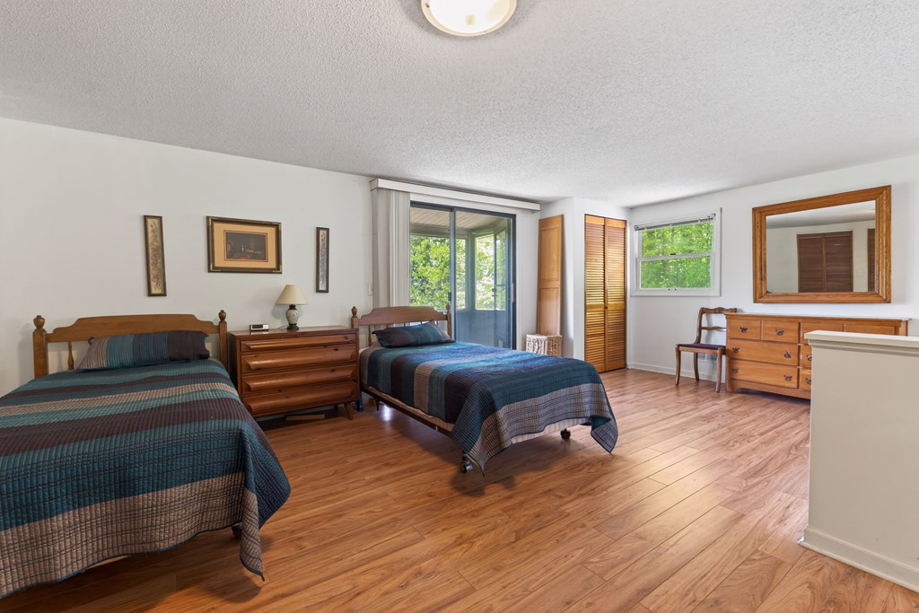 393 Echo High Rd