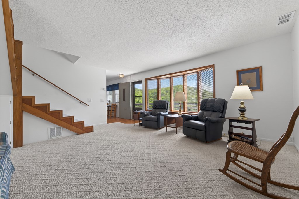 393 Echo High Rd