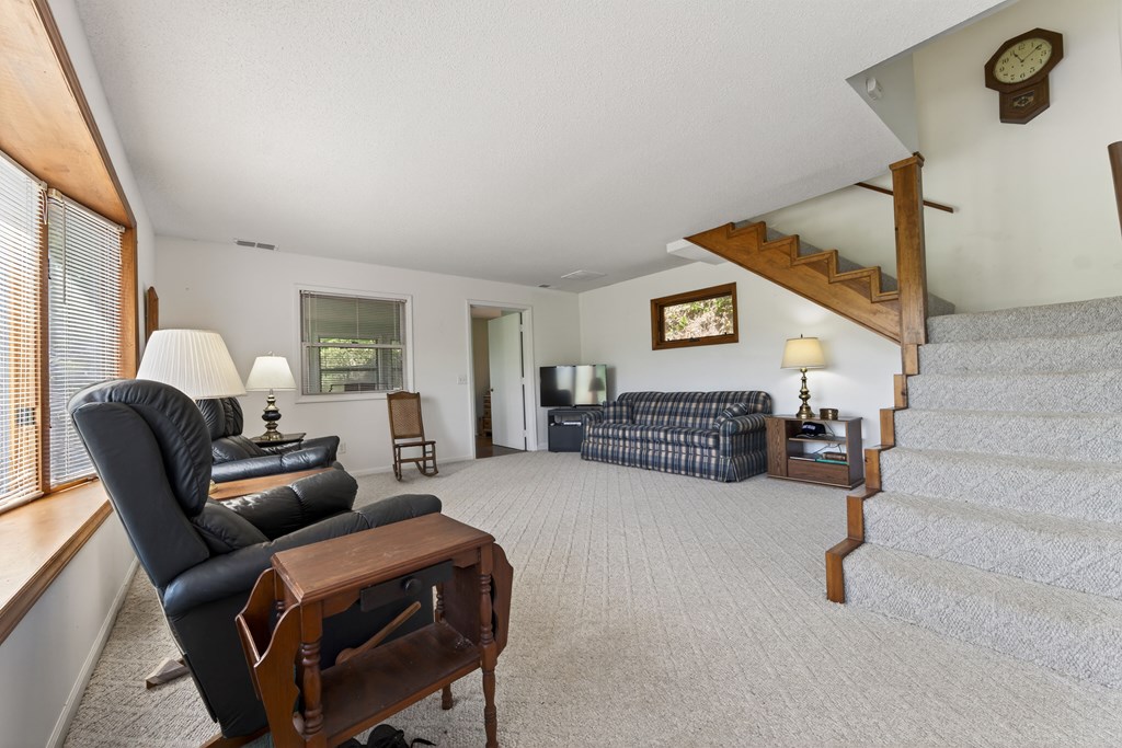 393 Echo High Rd