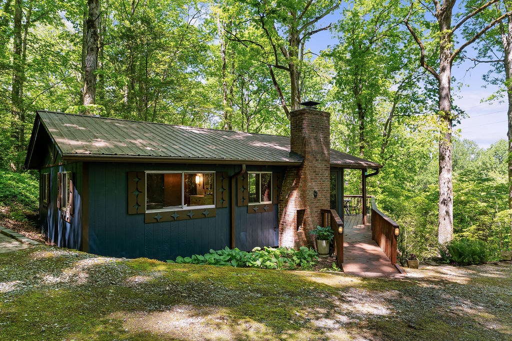 184 Pinecrest Lane