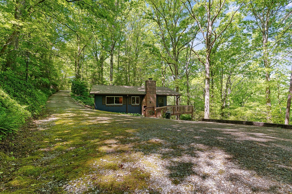 184 Pinecrest Lane