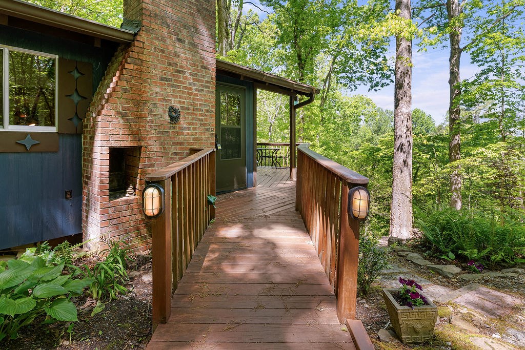 184 Pinecrest Lane