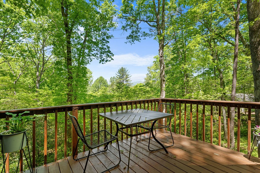 184 Pinecrest Lane