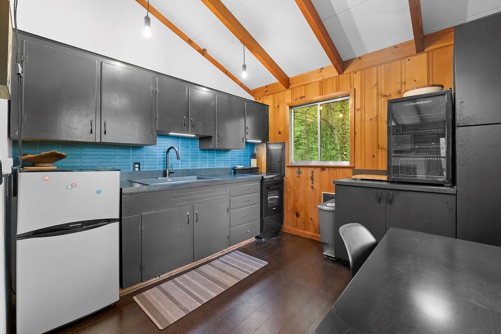 184 Pinecrest Lane