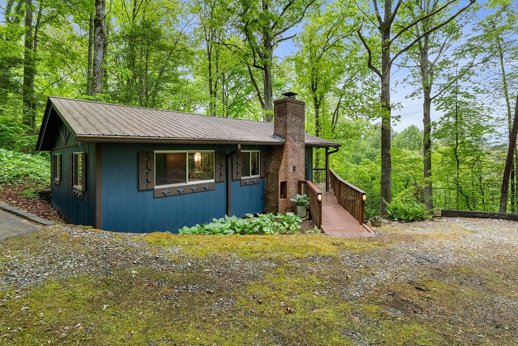 184 Pinecrest Lane