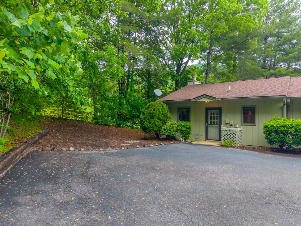 35A Mint Lake Court W