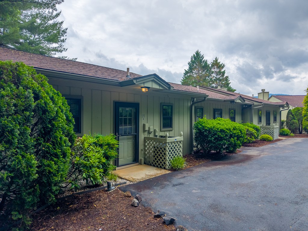 35A Mint Lake Court W