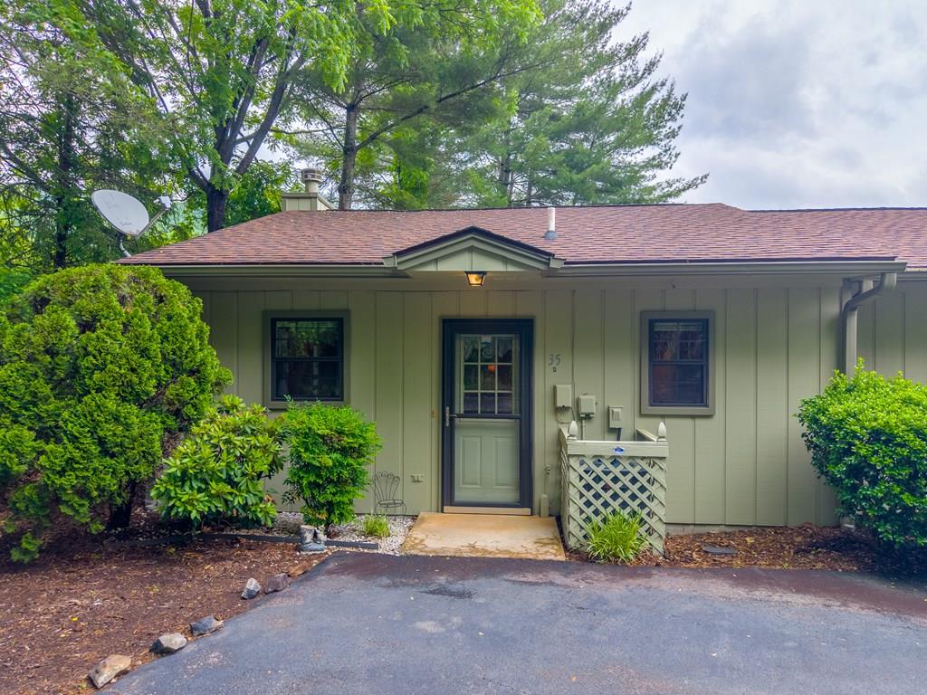 35A Mint Lake Court W