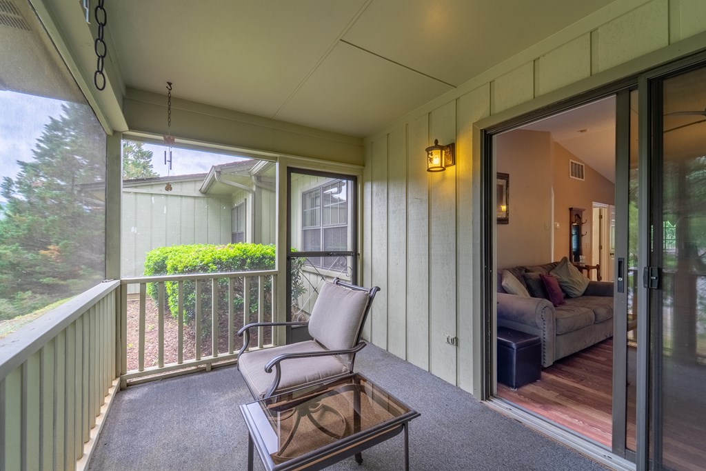 35A Mint Lake Court W