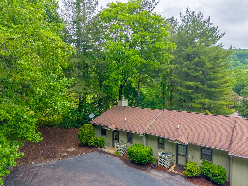 35A Mint Lake Court W