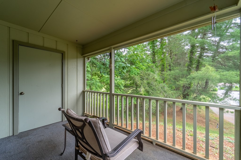 35A Mint Lake Court W