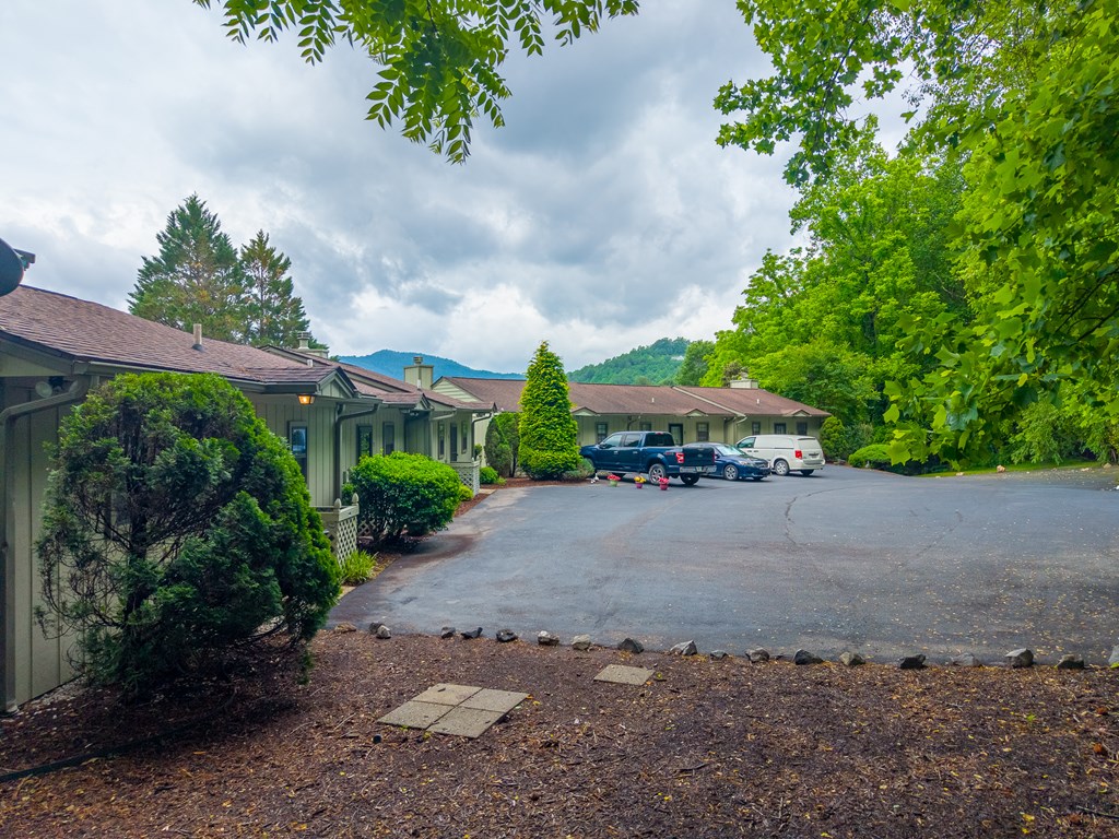 35A Mint Lake Court W