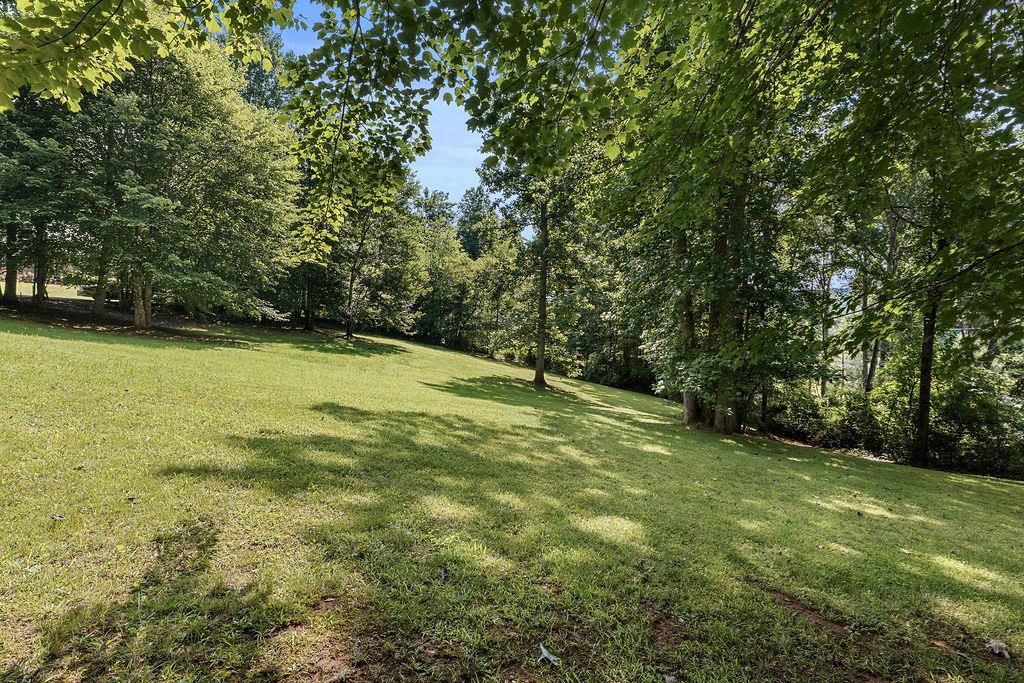 220 HEATHWOOD LN