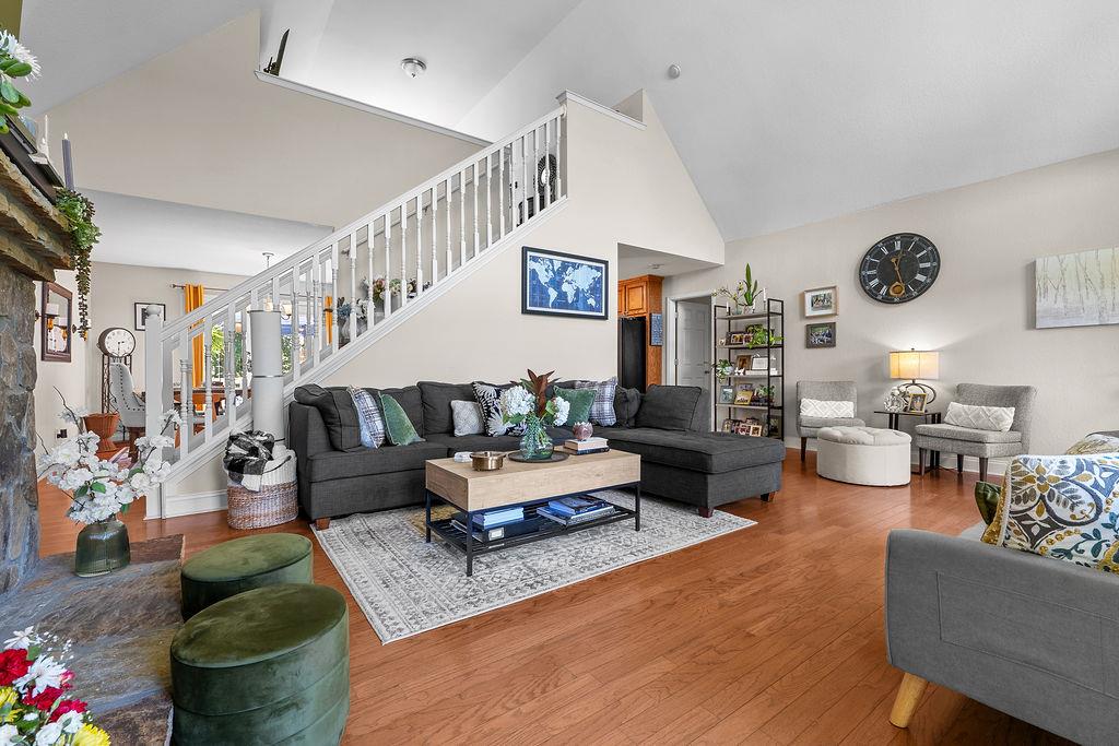 220 HEATHWOOD LN