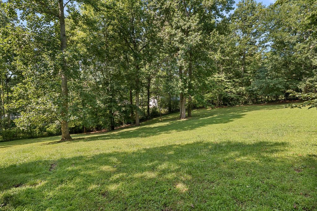 220 HEATHWOOD LN