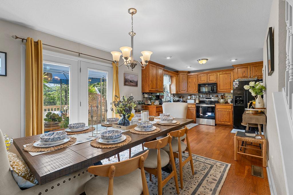 220 HEATHWOOD LN
