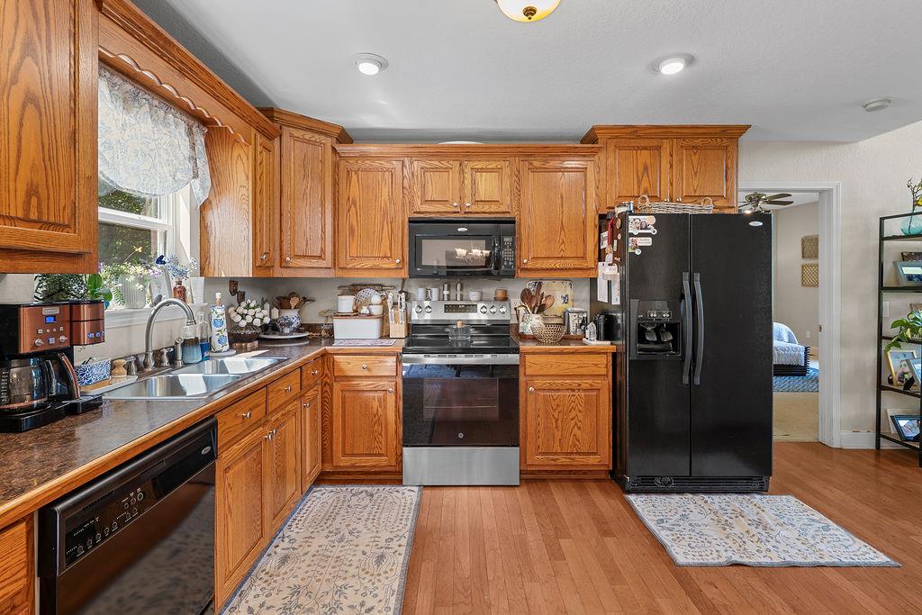 220 HEATHWOOD LN