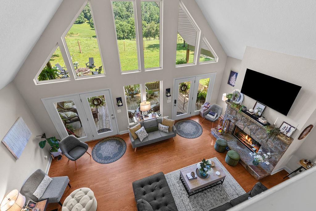 220 HEATHWOOD LN