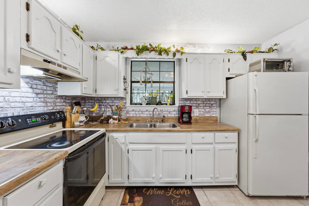 1098 Cat Creek Road