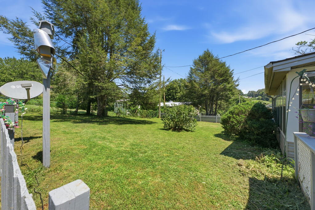 1098 Cat Creek Road