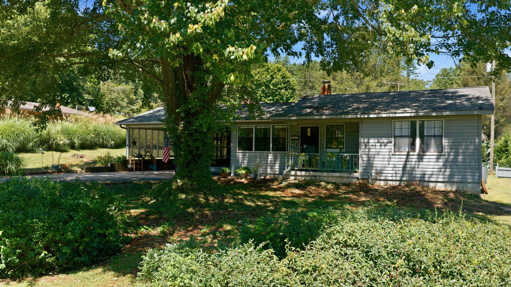 1098 Cat Creek Road