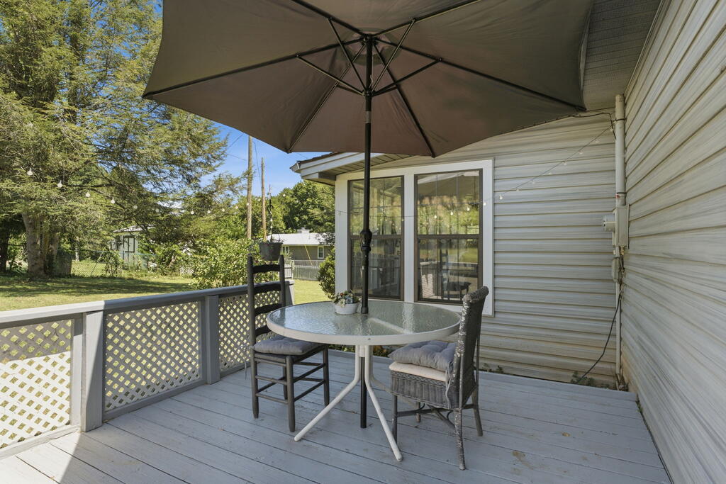 1098 Cat Creek Road