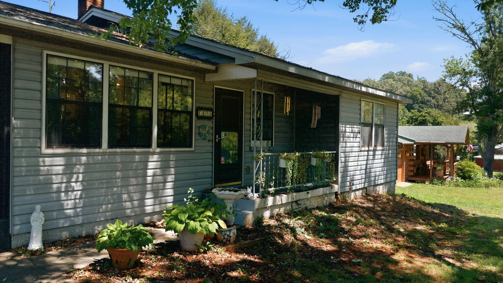 1098 Cat Creek Road